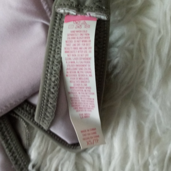 New Victoria’s Secret Flounce Bikini Top Size XS - Picture 7 of 7